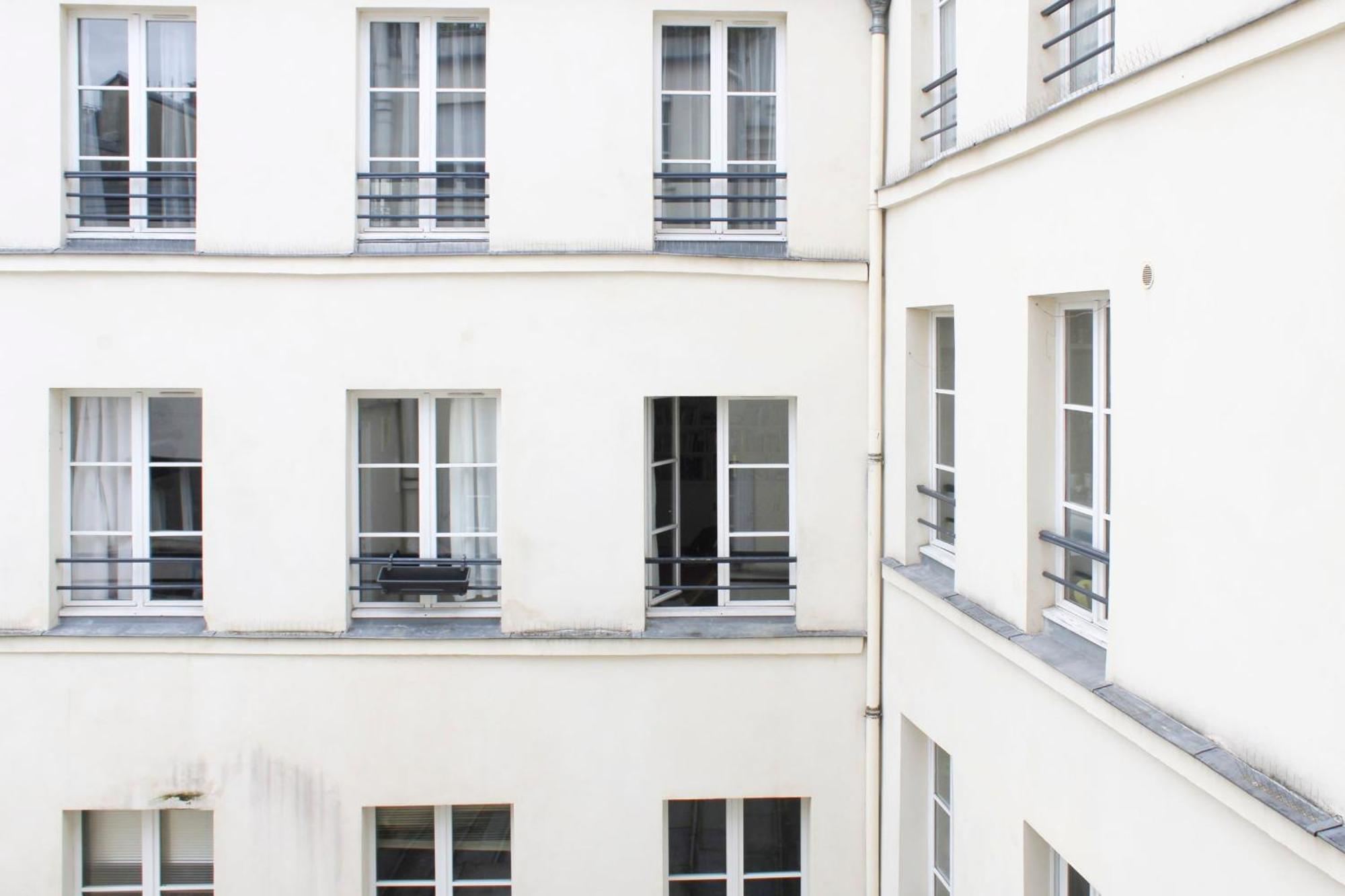 Spacious Duplex In The Heart Of *