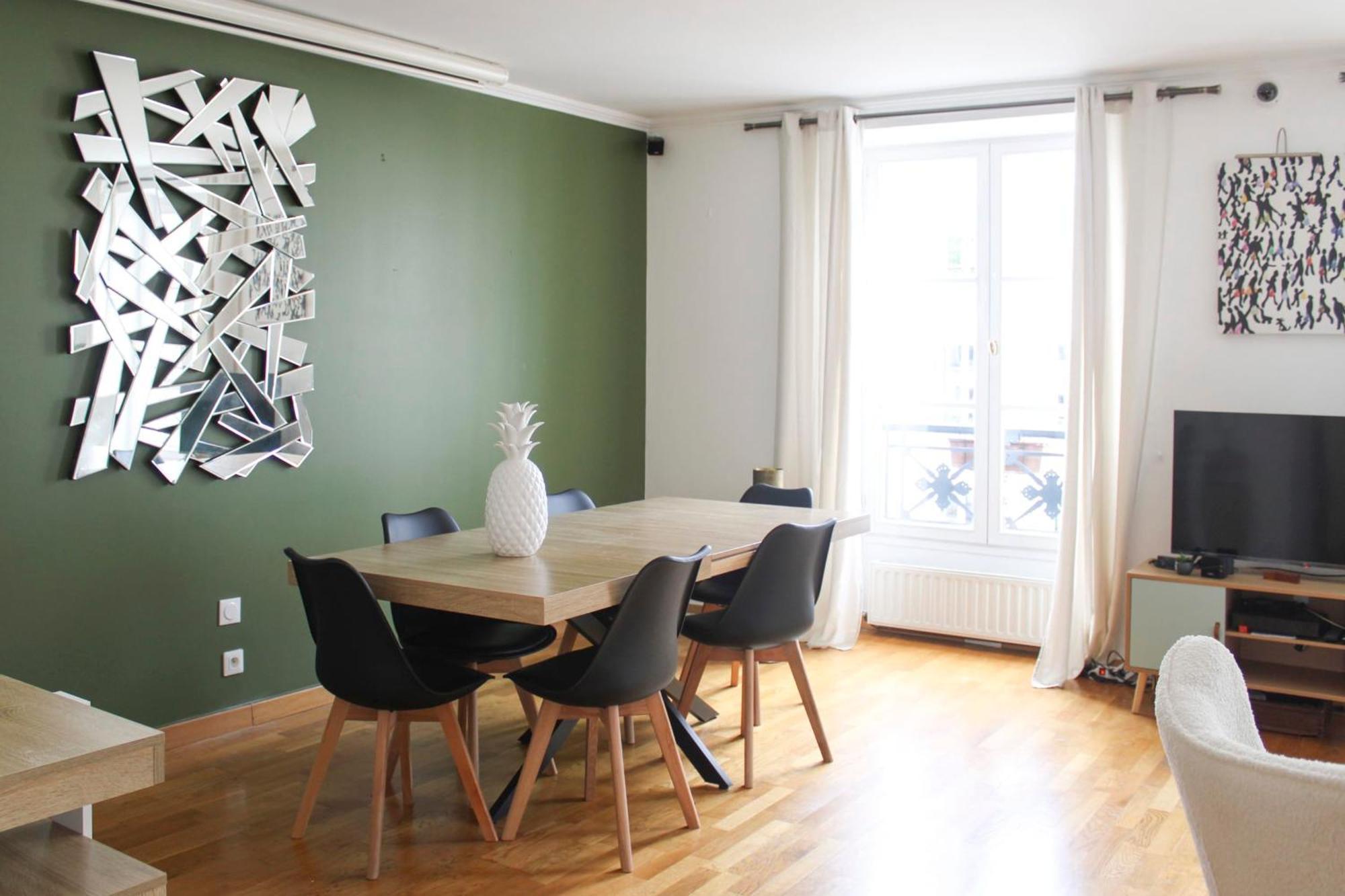 Spacious Duplex In The Heart Of *
